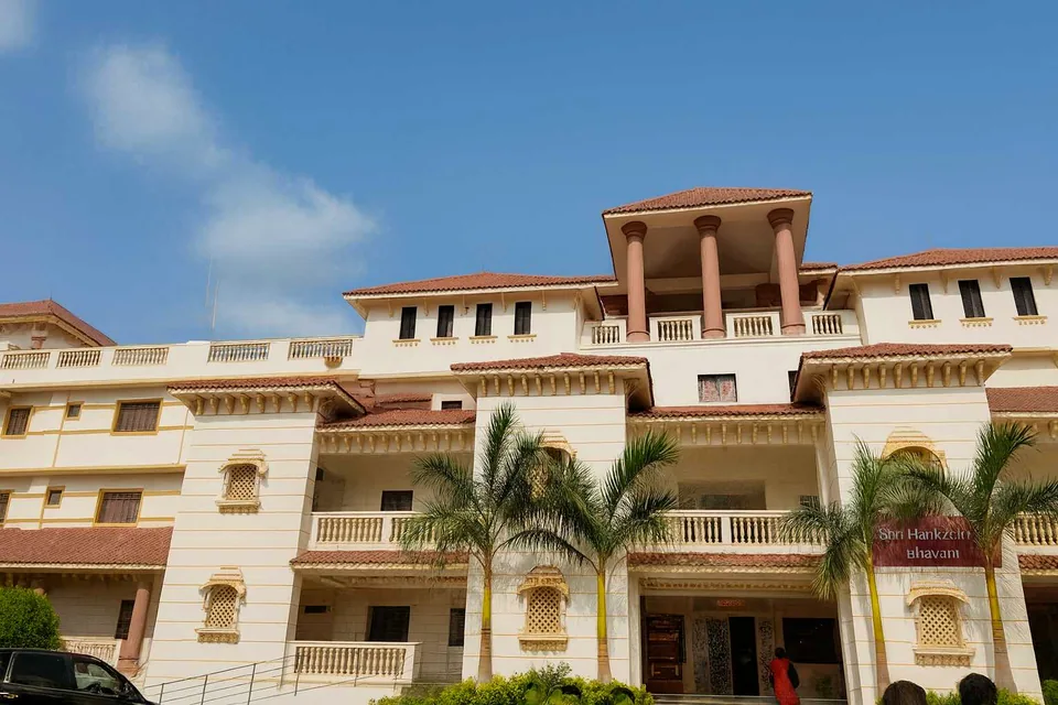 Sarangpur Trust Dharamshala exterior